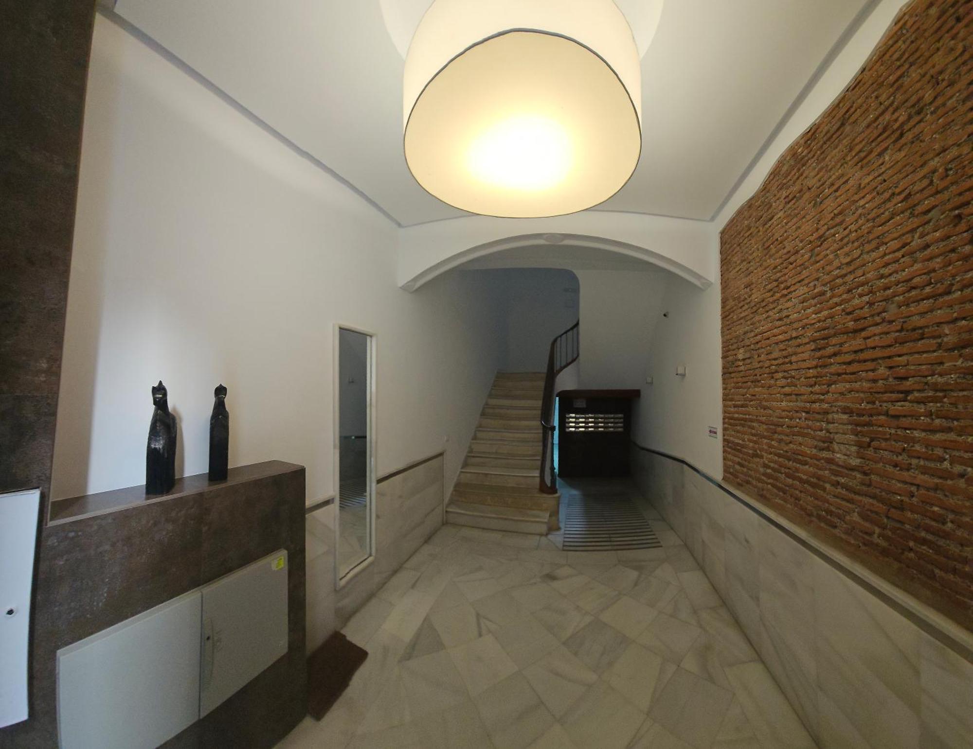 Chic Casa Cathedral At Calle Fresca 2-Bedroom Apartment In Malaga City Center Exterior photo